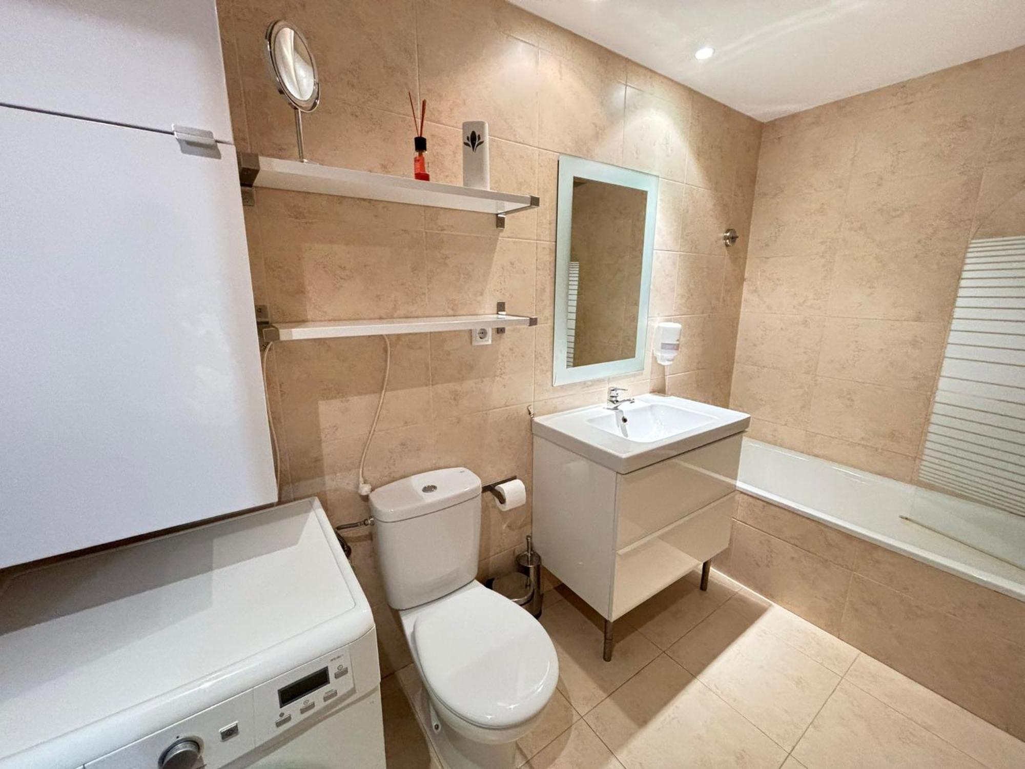 Life And A Pie De Pistas, Apartamento