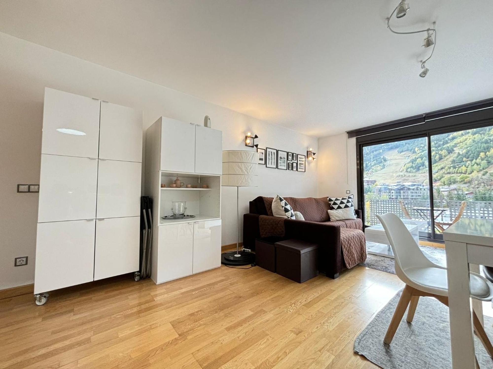 Life And A Pie De Pistas, Apartamento